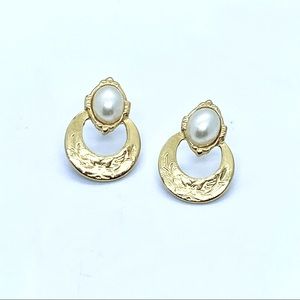 Gold Pearl Stud Earrings 🔥 3 for $20